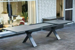 HARTMAN Exklusivmodell Xanadu Ausziehtisch, Xerix, Alu / Glaskeramik, 220/280 X 100 Cm, X-Gestell 12 HARTMAN Exklusivmodell Xanadu Ausziehtisch, Xerix, Alu / Glaskeramik, 220/280 X 100 Cm, X-Gestell -Grüne Freude 3 20403.jpg